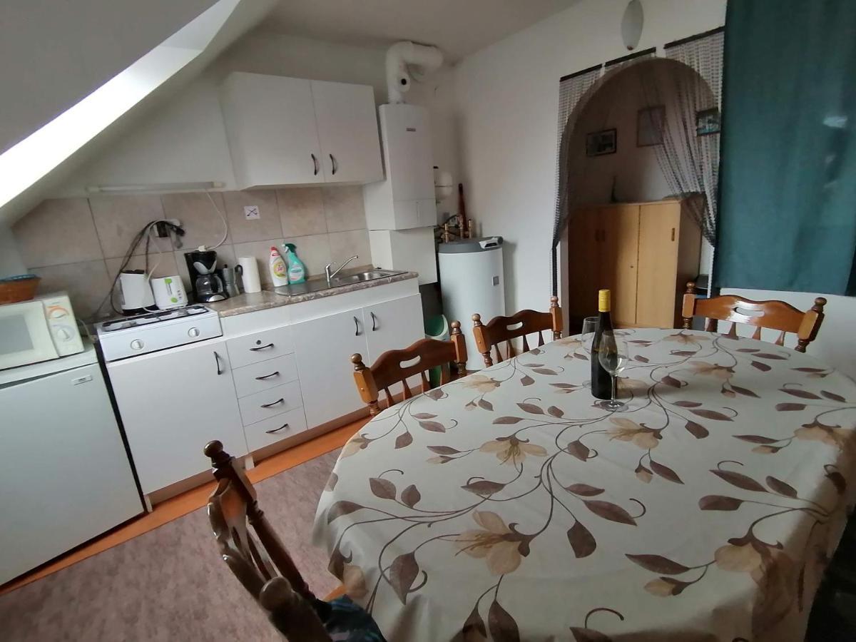 Joos Apartman Sarvar Exterior photo