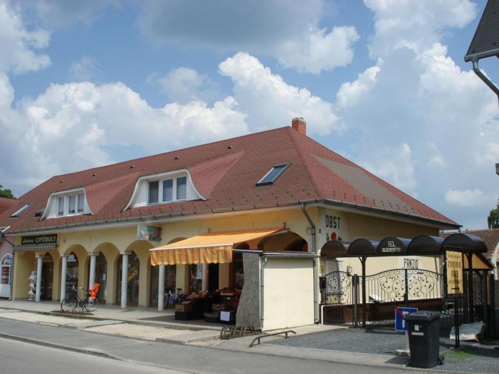 Joos Apartman Sarvar Exterior photo